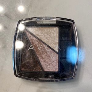Free with purchase!🎁 Avon eyeshadow trio
